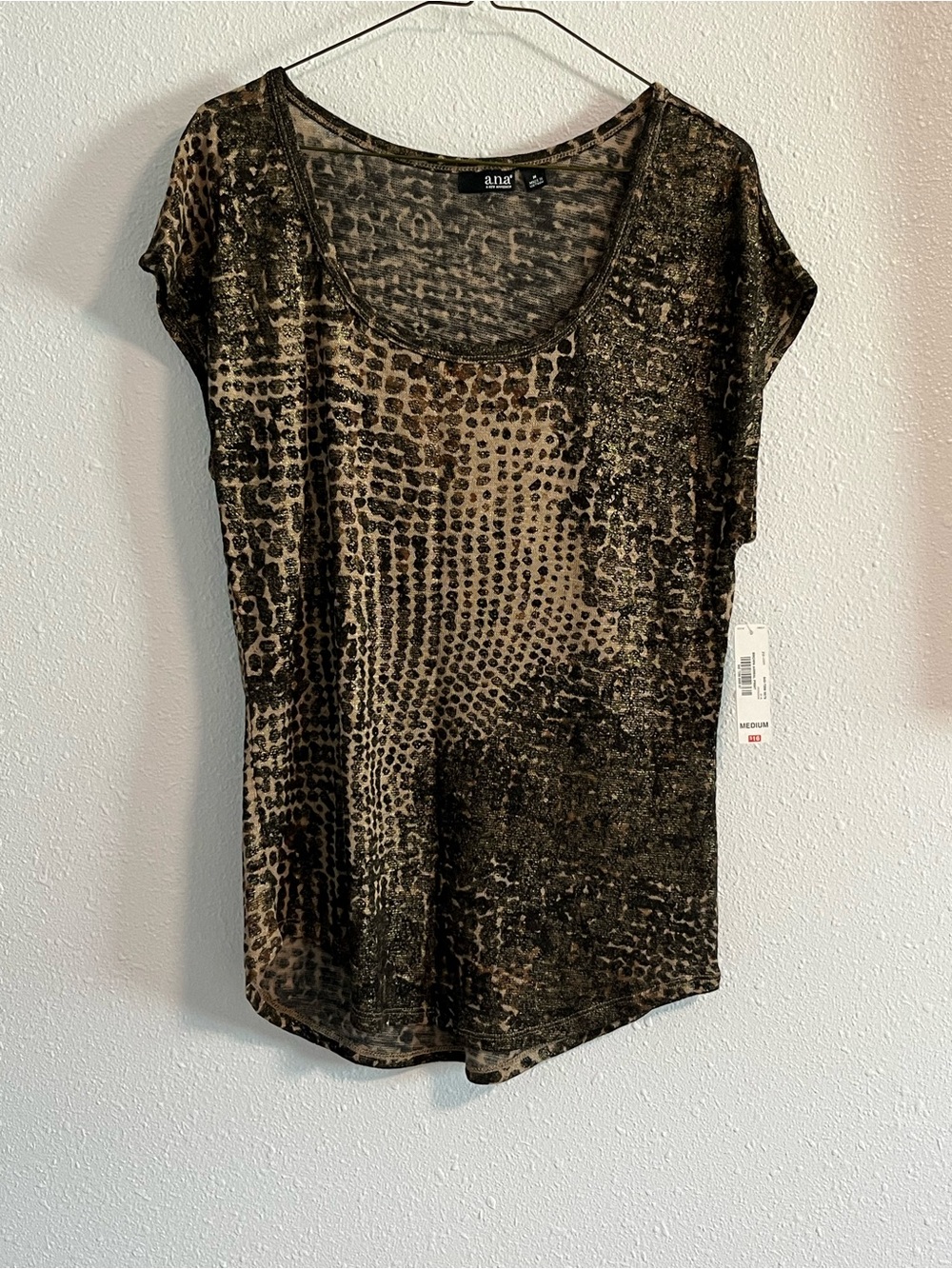 NWT a.n.a Brown and Black Short Sleeve Scoop Neck Top Size Medium